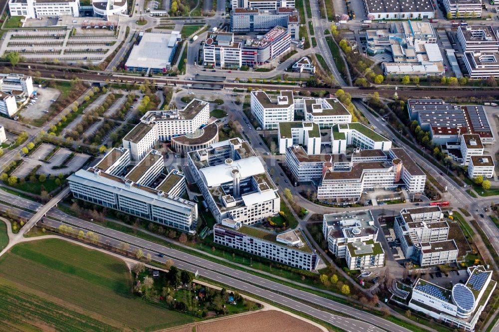 Stuttgart von oben - Gewerbegebiet mit Holiday Inn Stuttgart und VPV Versicherungen in Stuttgart im Bundesland Baden-Württemberg, Deutschland