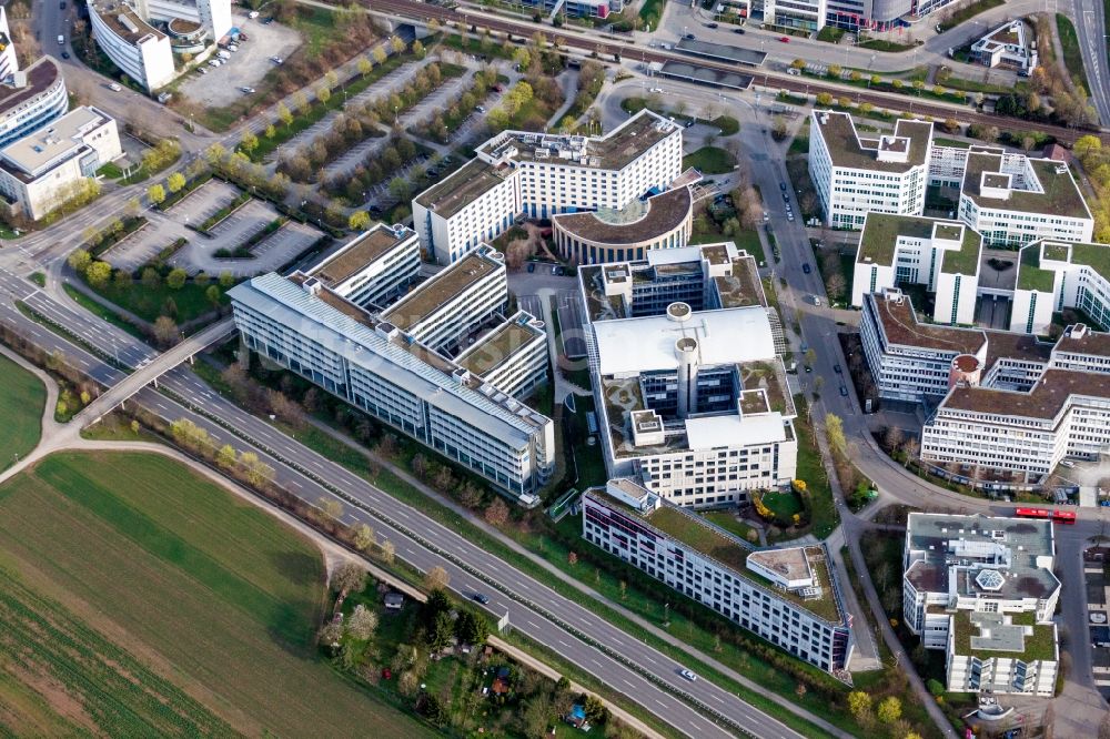 Luftbild Weilimdorf - Gewerbegebiet mit Holiday Inn Stuttgart und VPV Versicherungen in Stuttgart im Bundesland Baden-Württemberg, Deutschland