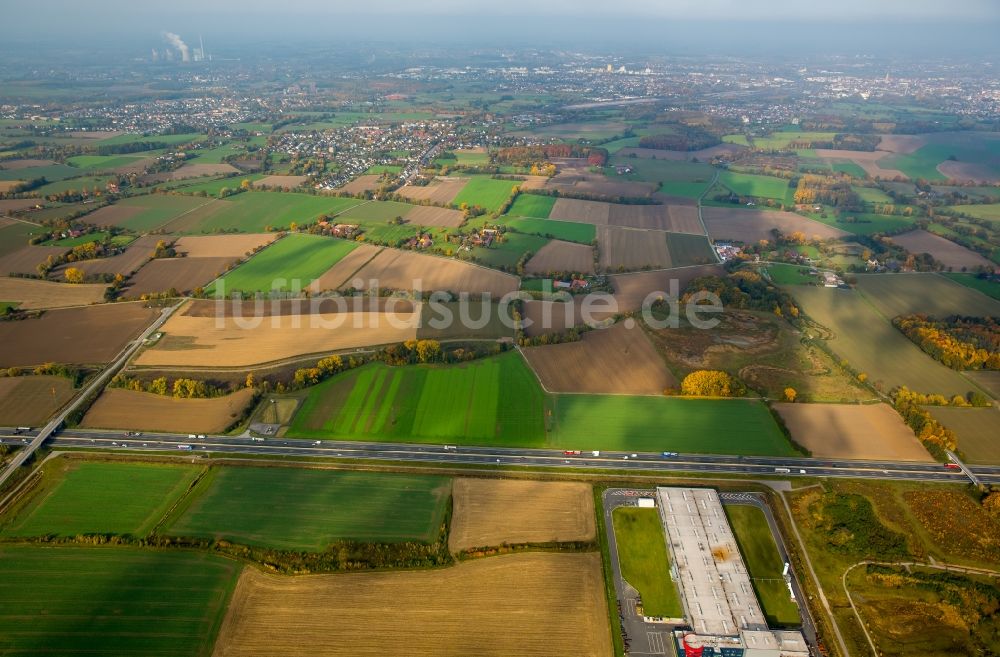 Hamm von oben - Gewerbegebiet Inlog-Park an der Autobahn A2 auf dem Stadtgebiet Hamm zur Grenze nach Bönen im Bundesland Nordrhein-Westfalen