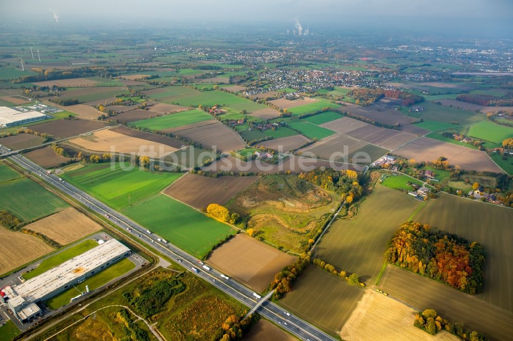 Hamm aus der Vogelperspektive: Gewerbegebiet Inlog-Park an der Autobahn A2 auf dem Stadtgebiet Hamm zur Grenze nach Bönen im Bundesland Nordrhein-Westfalen