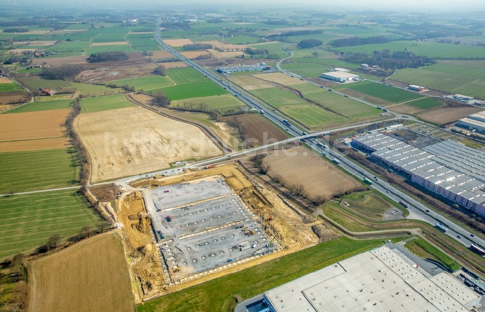 Luftaufnahme Bönen - Gewerbegebiet Inlog-Park an der Autobahn A2 auf dem Stadtgebiet Hamm zur Grenze nach Bönen im Bundesland Nordrhein-Westfalen