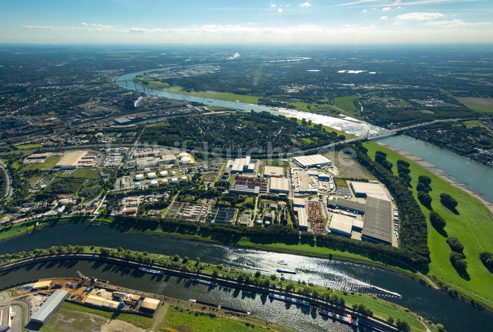 Luftbild Duisburg - Gewerbegebiet Kasseler Feld am Ufer des Rhein in Duisburg im Bundesland Nordrhein-Westfalen