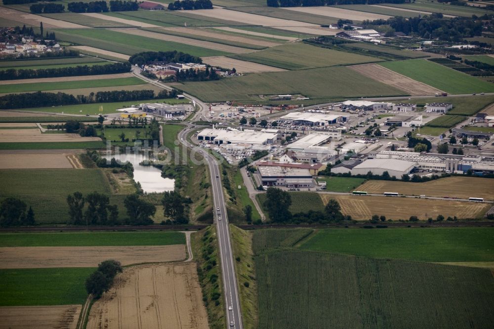 Luftaufnahme Tulln an der Donau - Gewerbegebiet Königstetter Straße in Tulln an der Donau in Niederösterreich, Österreich