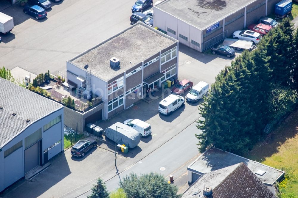 Netphen von oben - Gewerbegebiet an der Kreuztaler Straße im Ortsteil Dreis-Tiefenbach in Netphen im Bundesland Nordrhein-Westfalen, Deutschland