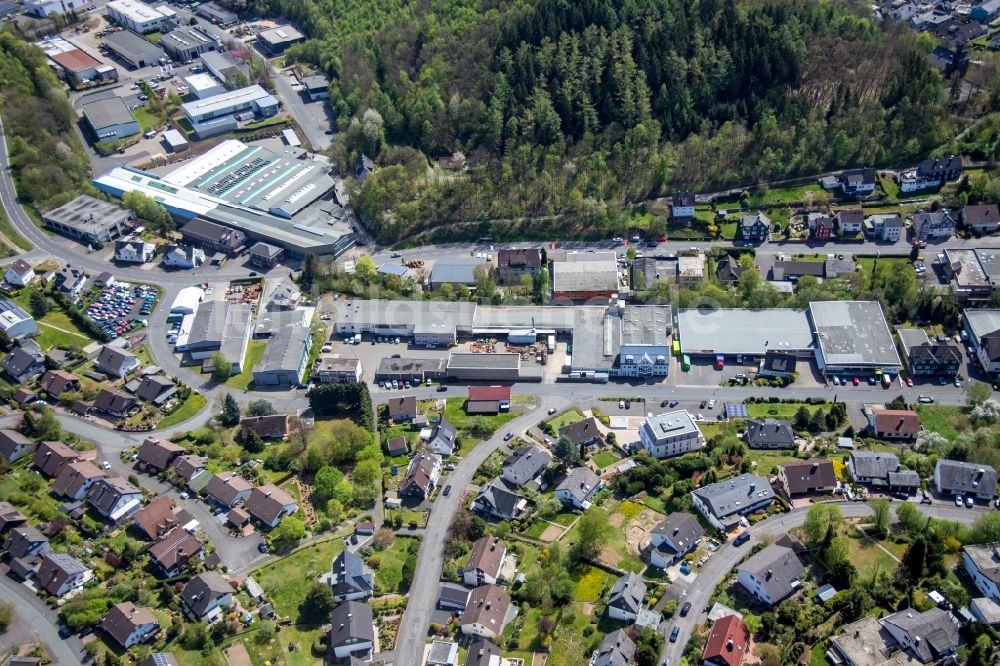 Luftaufnahme Netphen - Gewerbegebiet an der Kreuztaler Straße im Ortsteil Dreis-Tiefenbach in Netphen im Bundesland Nordrhein-Westfalen, Deutschland