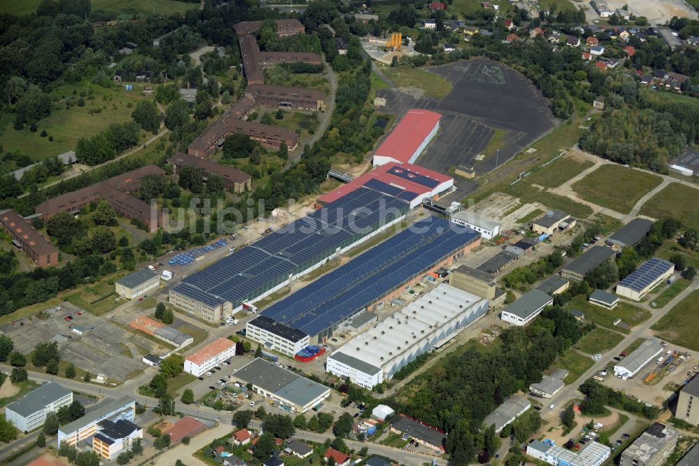 Bernau bei Berlin aus der Vogelperspektive: Gewerbegebiet mit Lagerhallen und Solarzellen in Bernau bei Berlin im Bundesland Brandenburg