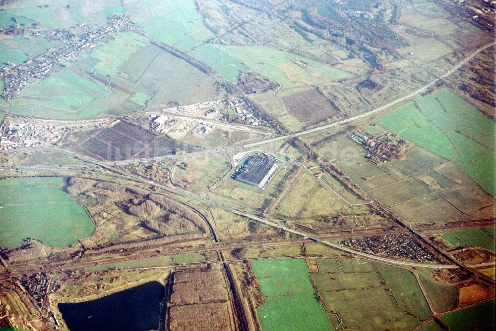 Luftbild Berlin - Pankow - Gewerbegebiet und Logistikzentrum der BLEG an der Autobahnzufahrt Pankow - Nord.