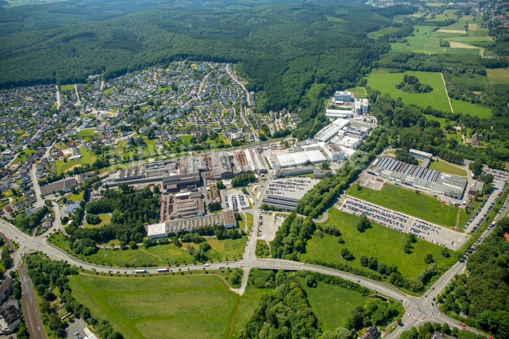 Warstein von oben - Gewerbegebiet an der Max-Planck-Straße in Warstein im Bundesland Nordrhein-Westfalen