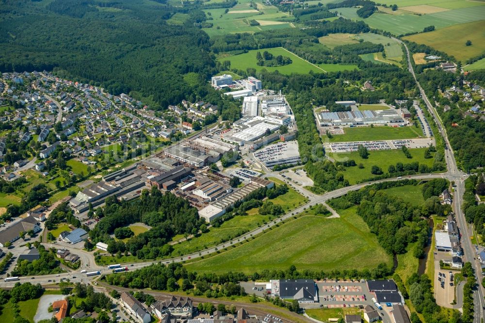 Warstein von oben - Gewerbegebiet an der Max-Planck-Straße in Warstein im Bundesland Nordrhein-Westfalen