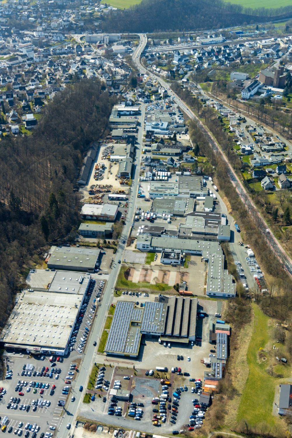 Luftaufnahme Meschede - Gewerbegebiet in Meschede im Bundesland Nordrhein-Westfalen, Deutschland