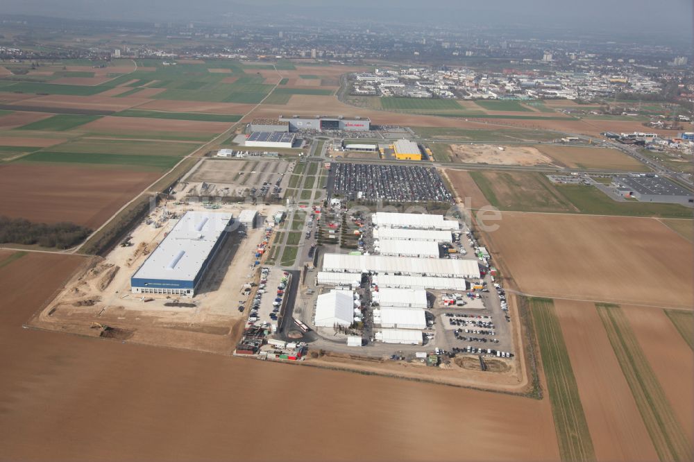 Hechtsheim aus der Vogelperspektive: Gewerbegebiet und Messepark an der Ludwig-Erhard-Straße in Hechtsheim im Bundesland Rheinland-Pfalz, Deutschland