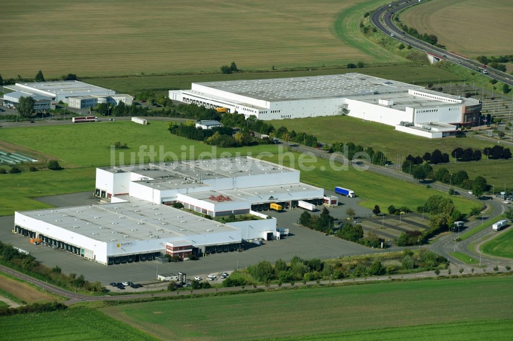 Sülzetal von oben - Gewerbegebiet an der B81 im Ortsteil Langenweddingen in Sülzetal im Bundesland Sachsen-Anhalt, Deutschland