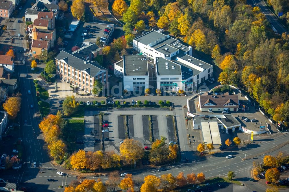 Luftbild Neheim - Gewerbegebiet und Parkplätze an der Werler Straße in Neheim im Bundesland Nordrhein-Westfalen