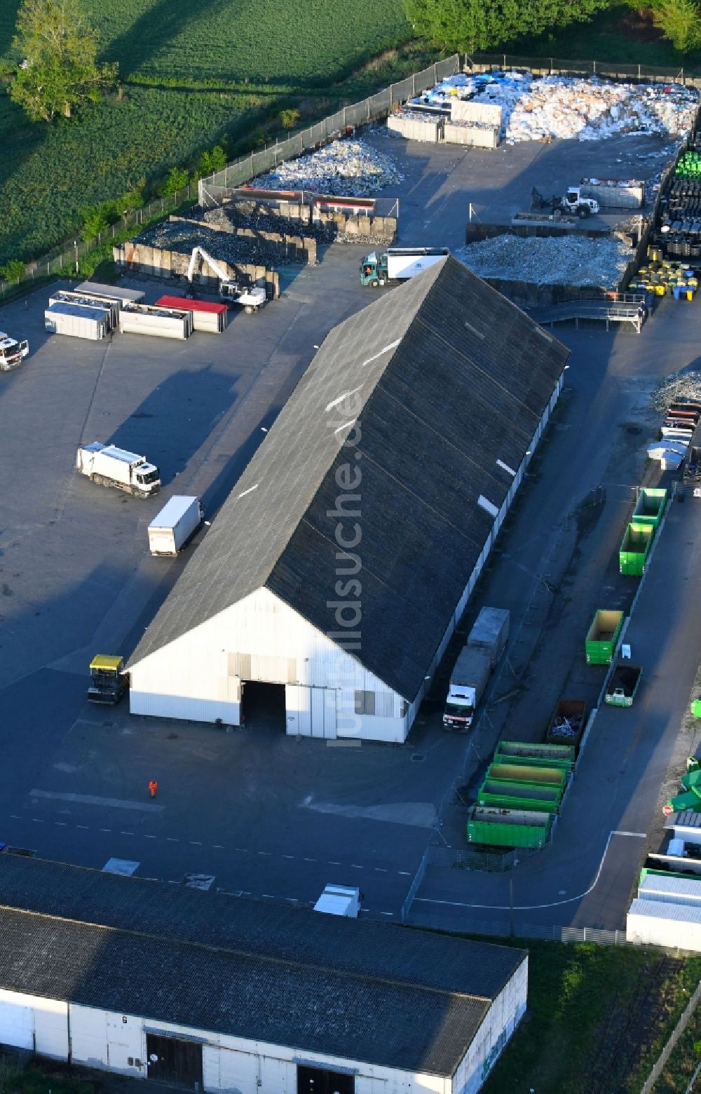 Luftaufnahme Werneuchen - Gewerbegebiet der REMONDIS Brandenburg GmbH an der Mühlenstraße in Werneuchen im Bundesland Brandenburg