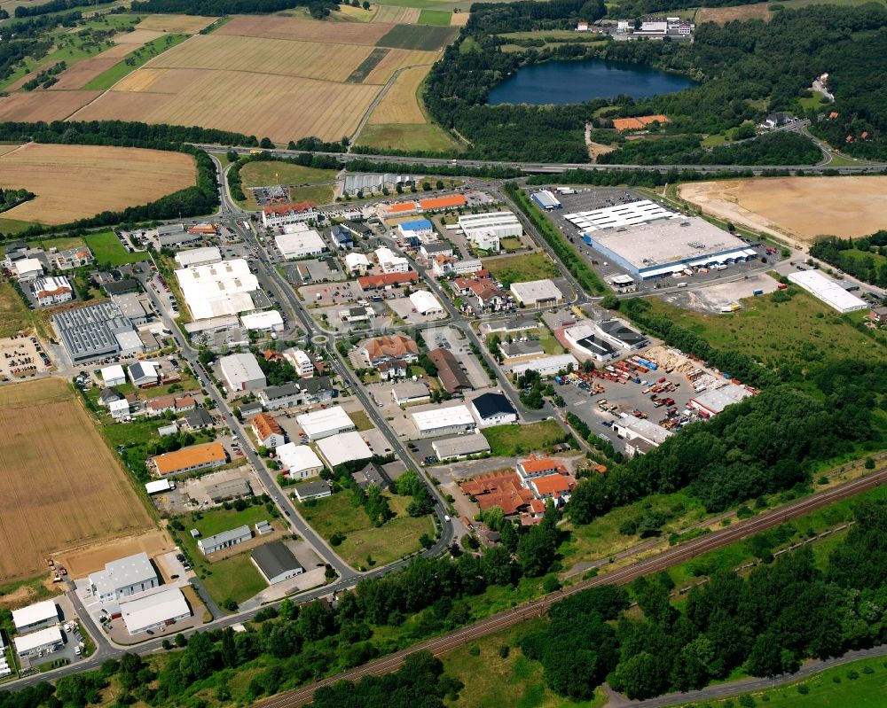 Linden von oben - Gewerbegebiet an der Robert-Bosch-Straße in Linden im Bundesland Hessen, Deutschland