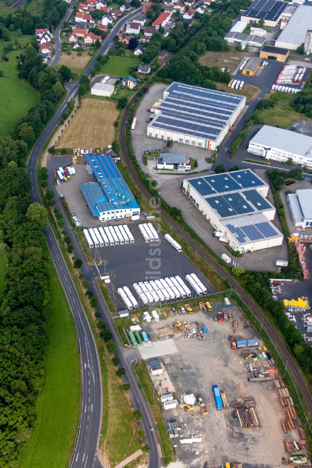 Eichenzell aus der Vogelperspektive: Gewerbegebiet mit Roland Böhm Karosserie-und Fahrzeugbau GmbH & Co. KG im Ortsteil Rönshausen in Eichenzell im Bundesland Hessen, Deutschland