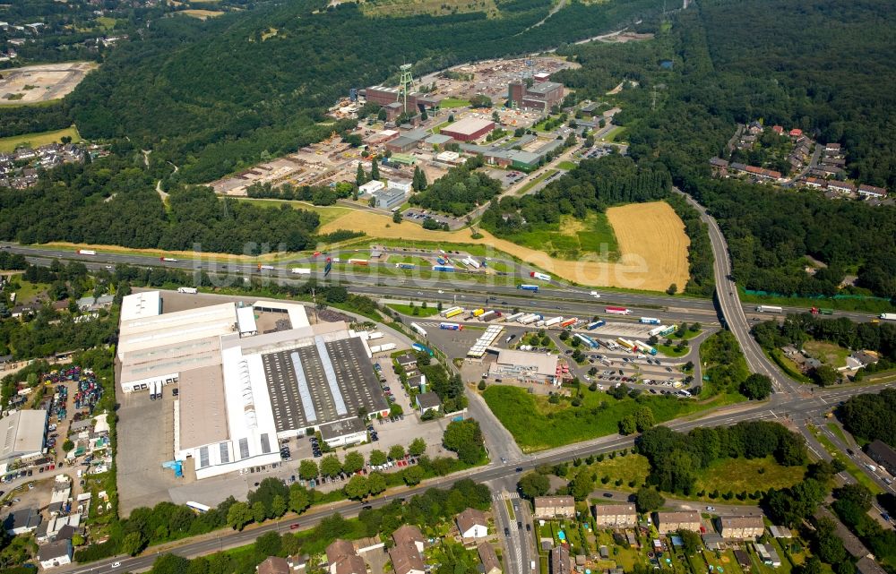 Bottrop aus der Vogelperspektive: Gewerbegebiet an der Schwarzen Heide und BAB Tank- und Rasthof Bottrop Süd an der Autobahn A2 in Bottrop im Bundesland Nordrhein-Westfalen