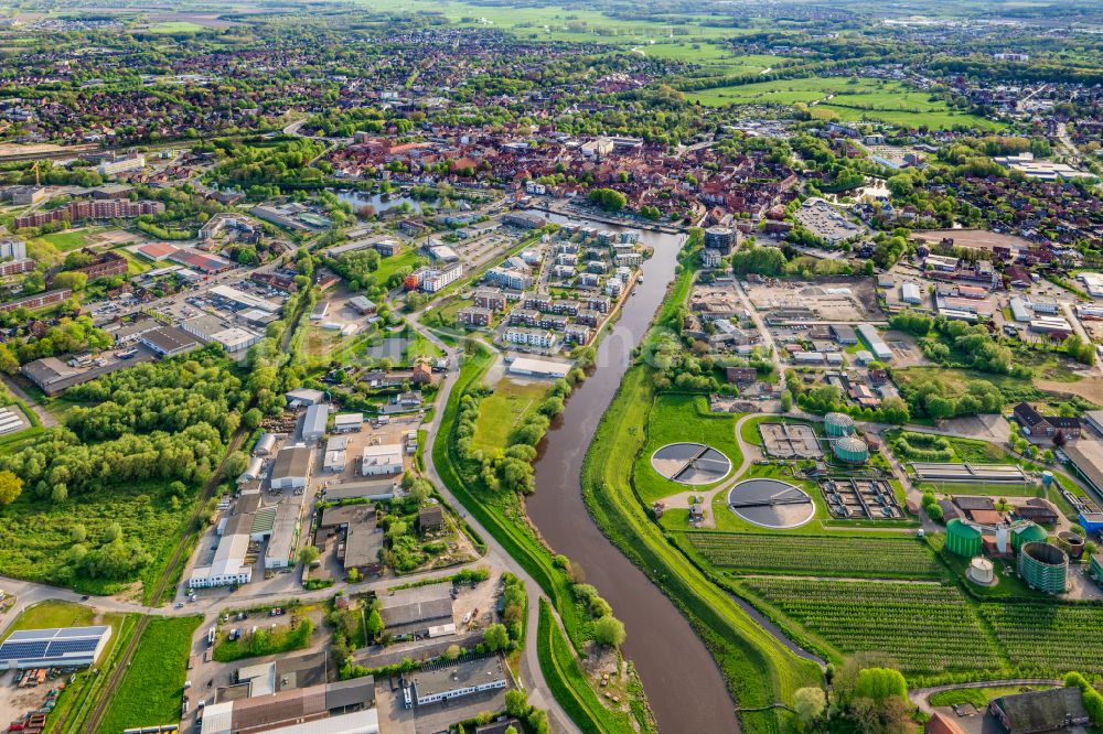 Stade von oben - Gewerbegebiet Am Schwingedeich in Stade im Bundesland Niedersachsen, Deutschland