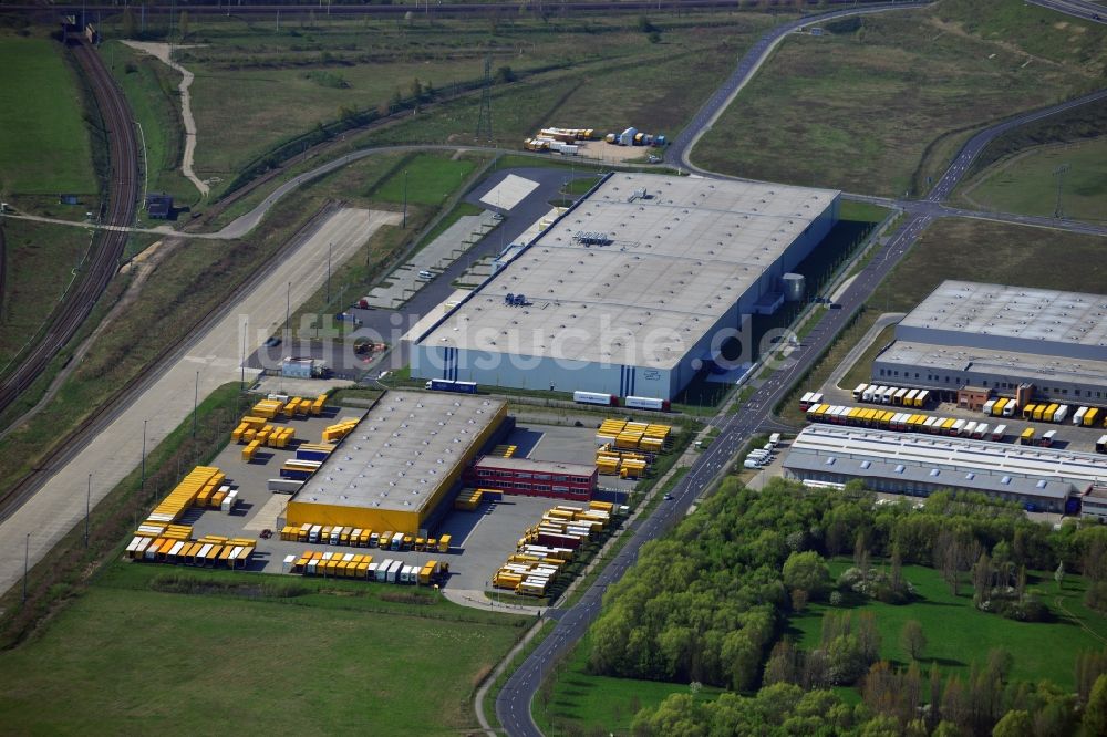 Luftaufnahme Wustermark - Gewerbegebiet mit dem Speditions- und Logistikzentrum des DHL Hub Verteilerzentrum am Bremer Ring in Wustermark im Bundesland Brandenburg