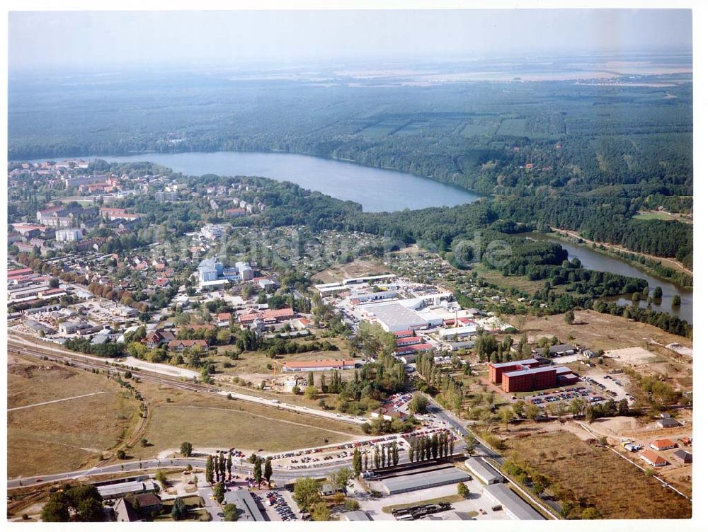 Strausberg / BRB aus der Vogelperspektive: Gewerbegebiet und Stadt Strausberg.