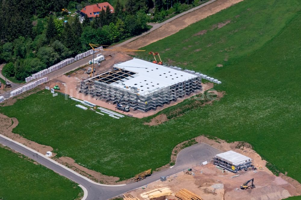 Gütenbach aus der Vogelperspektive: Gewerbegebiet an der Straße Höhenweg und Ob der Eck in Gütenbach im Bundesland Baden-Württemberg, Deutschland