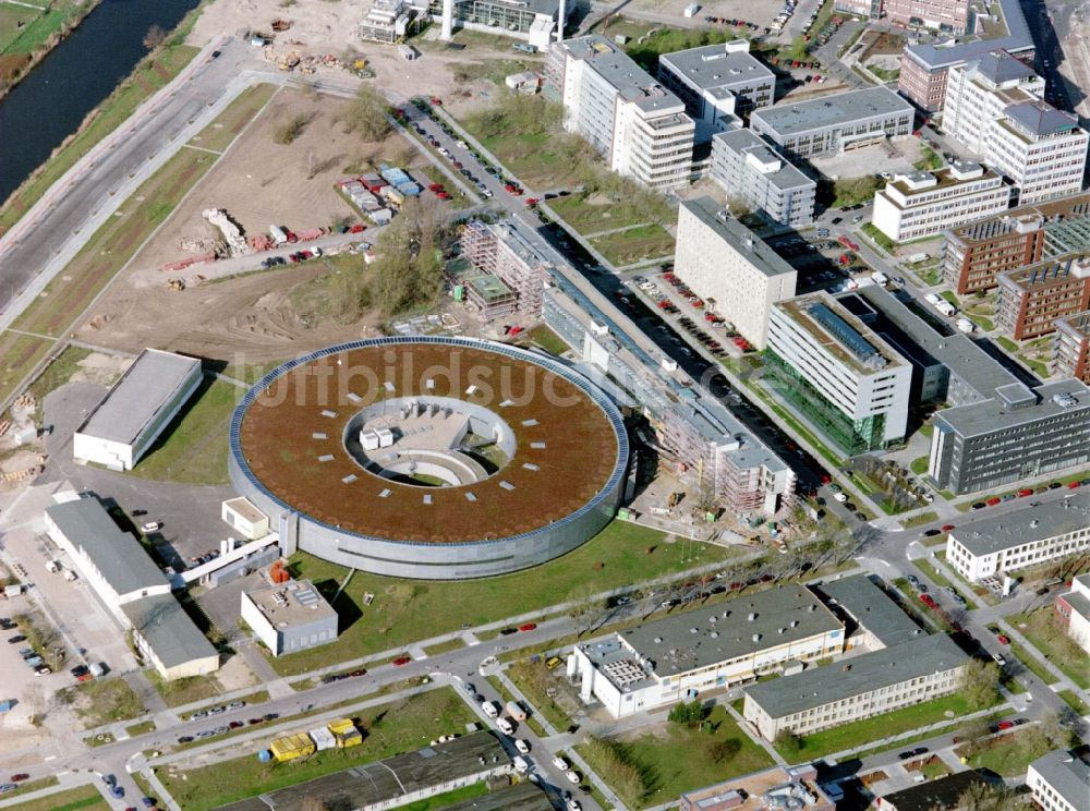 Berlin aus der Vogelperspektive: Gewerbegebiet Technologiepark Adlershof im Ortsteil Adlershof - Johannisthal in Berlin, Deutschland