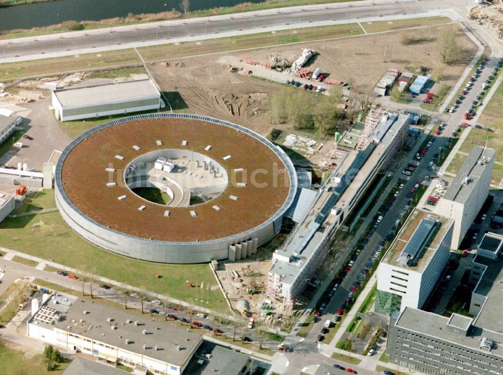 Berlin aus der Vogelperspektive: Gewerbegebiet Technologiepark Adlershof im Ortsteil Adlershof - Johannisthal in Berlin, Deutschland