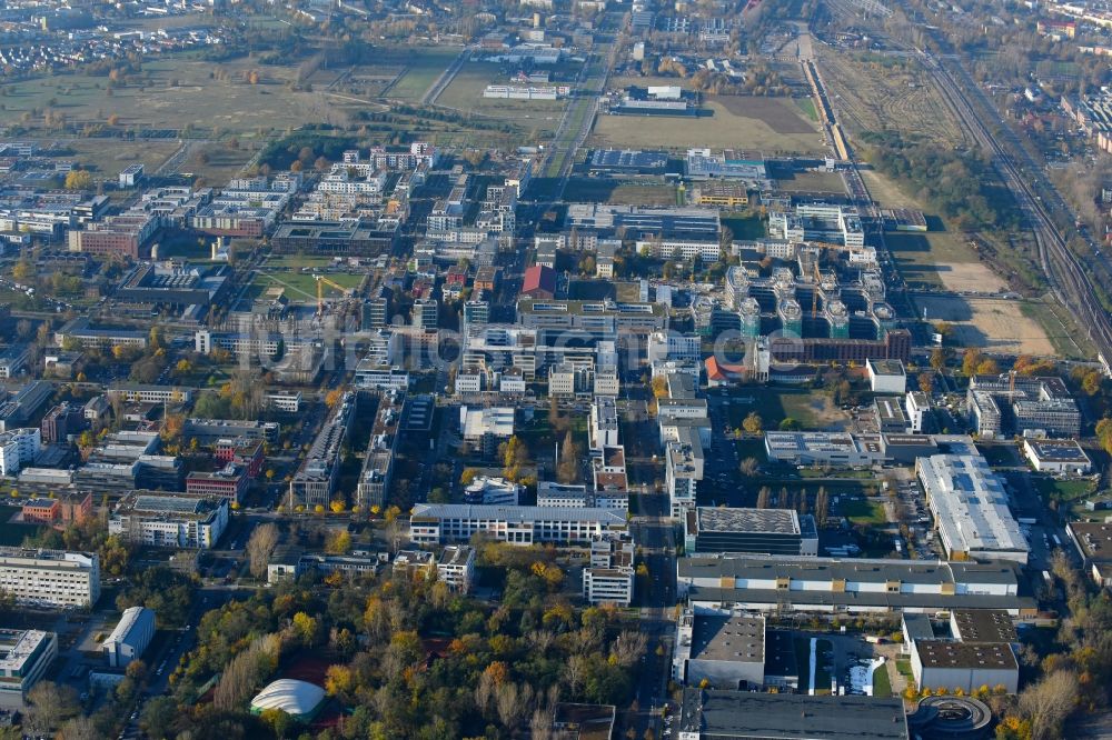 Berlin aus der Vogelperspektive: Gewerbegebiet Technologiepark Adlershof im Ortsteil Adlershof - Johannisthal in Berlin, Deutschland