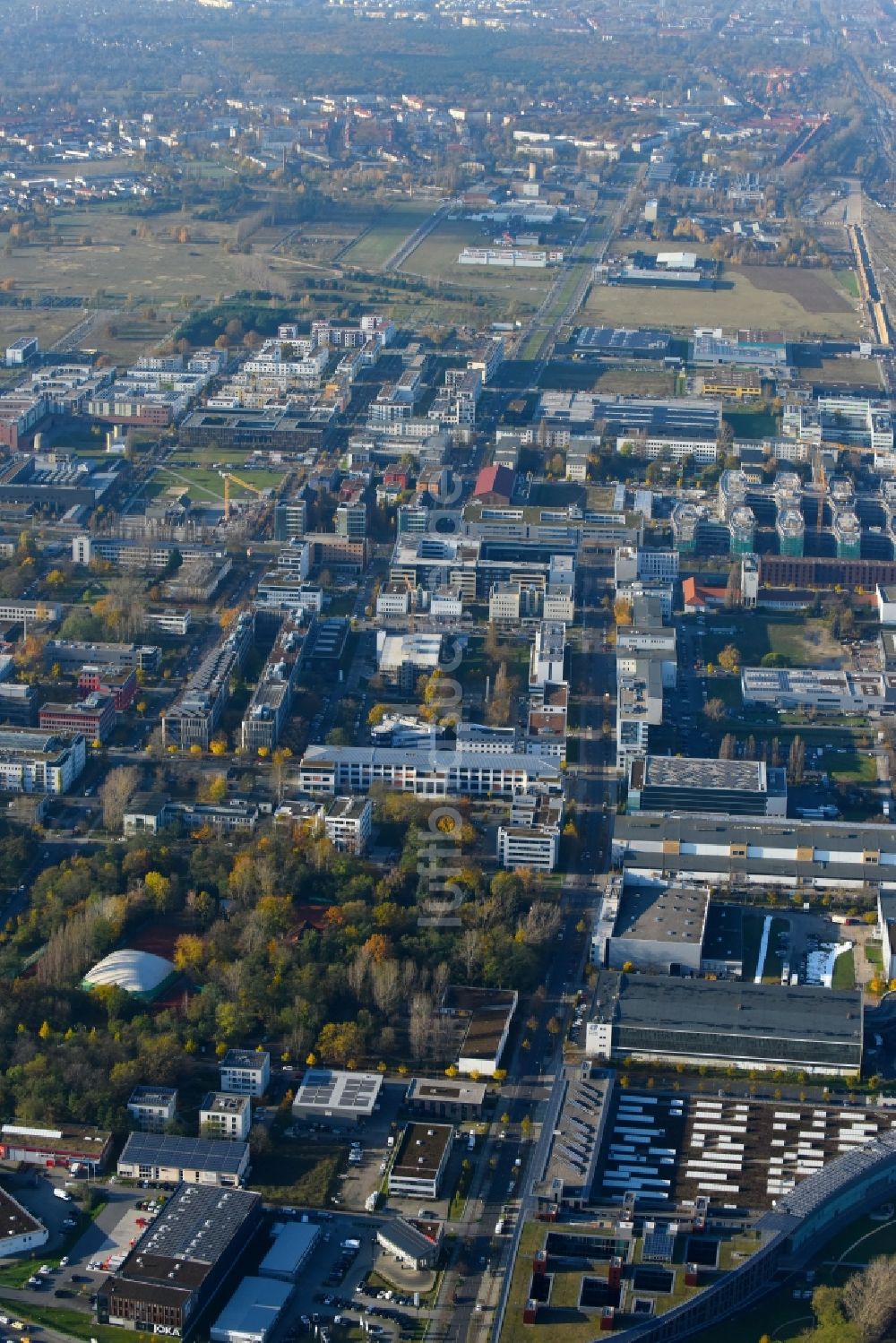 Luftbild Berlin - Gewerbegebiet Technologiepark Adlershof im Ortsteil Adlershof - Johannisthal in Berlin, Deutschland