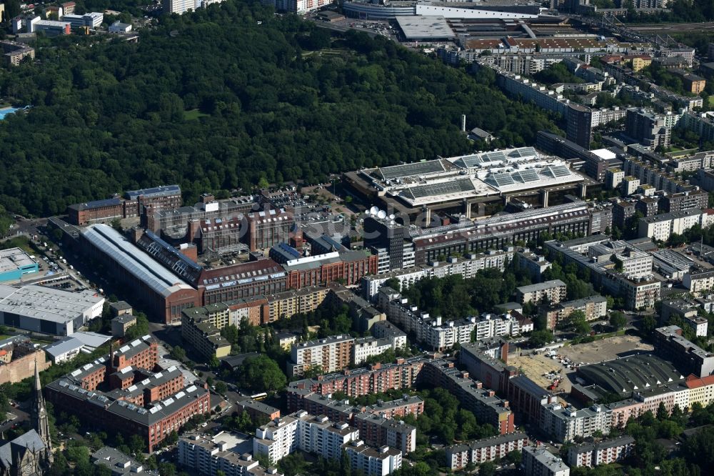 Berlin aus der Vogelperspektive: Gewerbegebiet Voltastraße im Stadtteil Wedding in Berlin