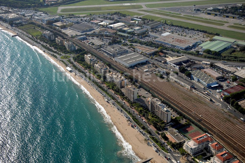 Cannes von oben - Gewerbegebiet zwischen Bahnhof und Flugplatz in Cannes Frankreich