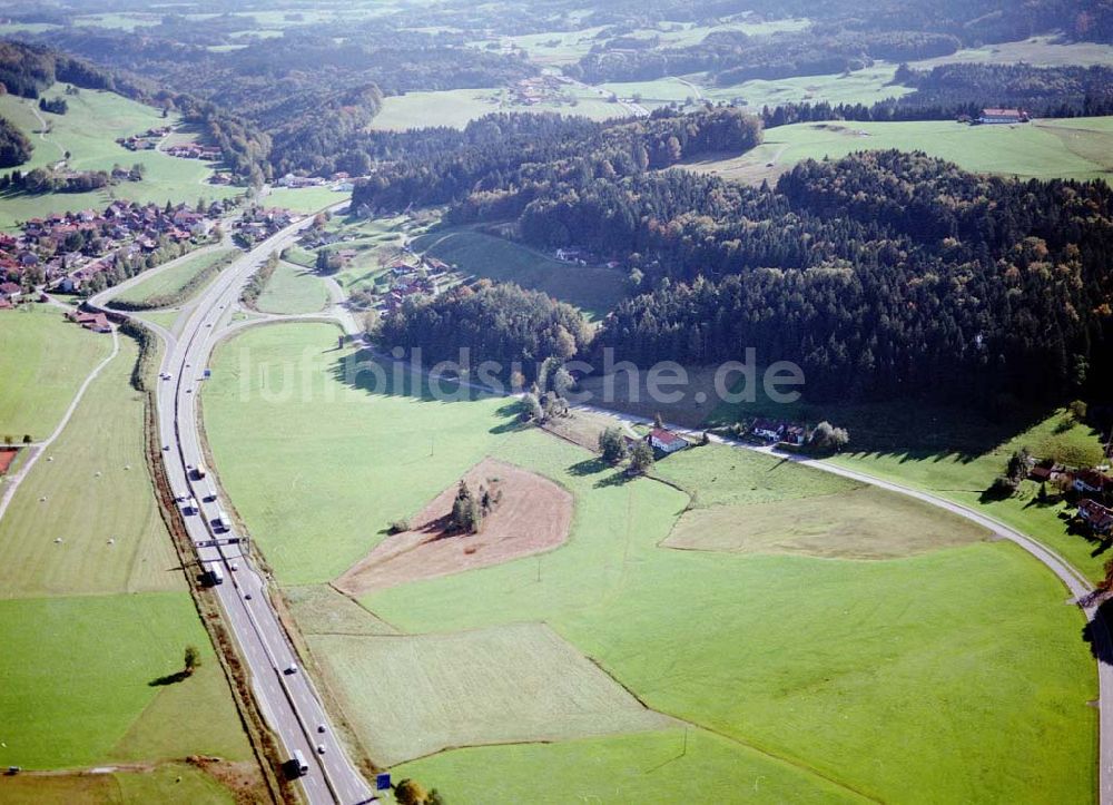 Luftaufnahme Neukirchen / Bayern - Gewerbegrundstück Neukirchen der Unternehmensgruppe MAX AICHER an der Autobahn nach Salzburg westl. von Freilassing.