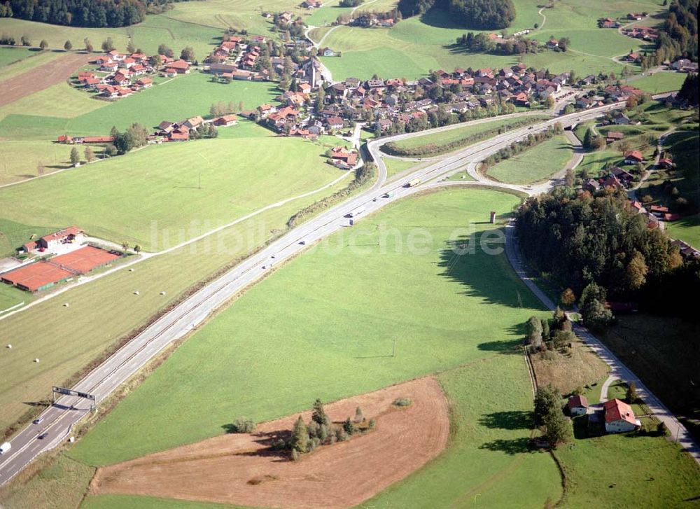 Luftaufnahme Neukirchen / Bayern - Gewerbegrundstück Neukirchen der Unternehmensgruppe MAX AICHER an der Autobahn nach Salzburg westl. von Freilassing.