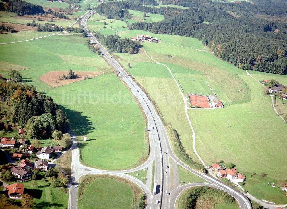 Luftaufnahme Neukirchen / Bayern - Gewerbegrundstück Neukirchen der Unternehmensgruppe MAX AICHER an der Autobahn nach Salzburg westl. von Freilassing.