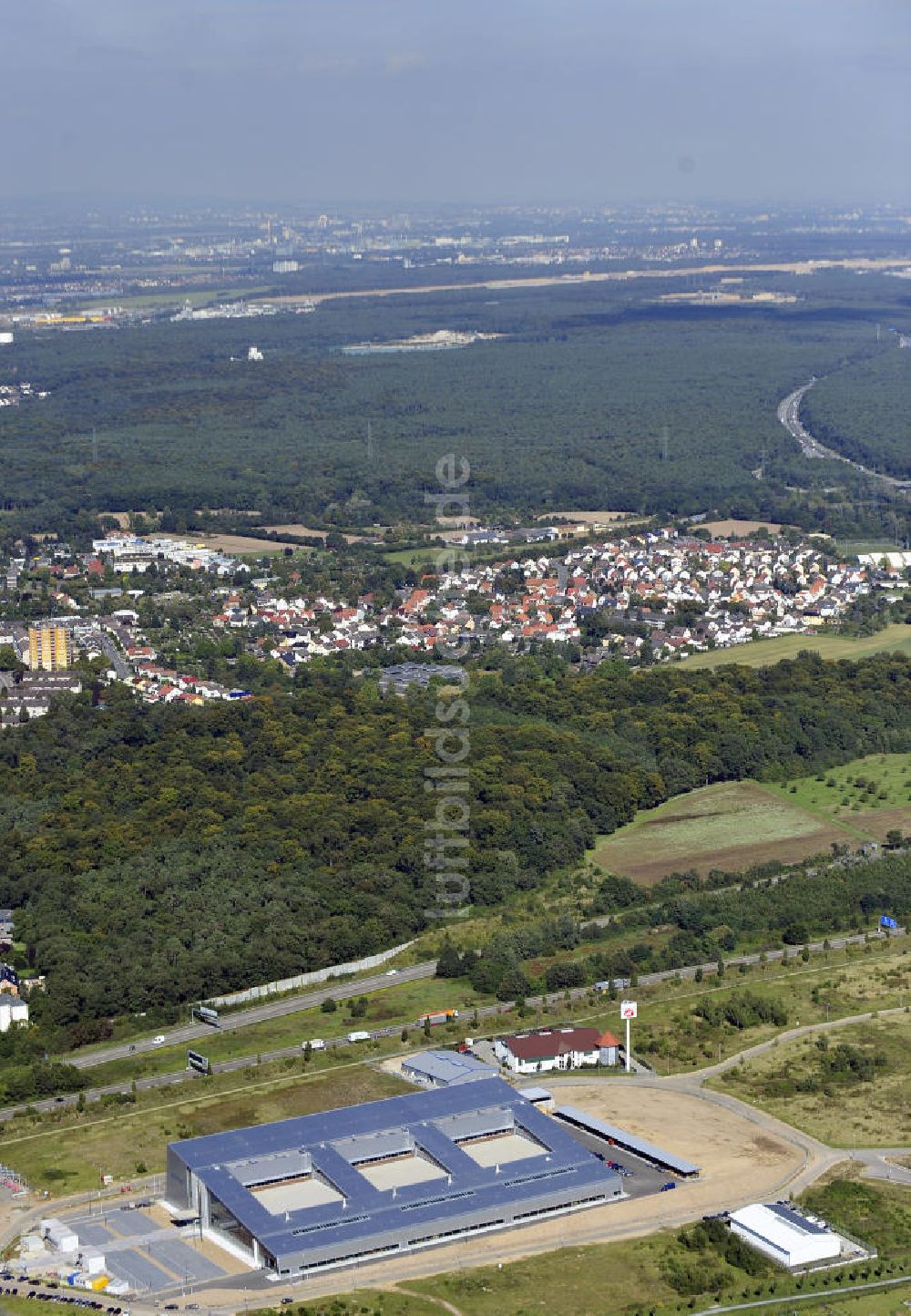 Rüsselsheim von oben - Gewerbepark / Business Park Blauer See Rüsselsheim