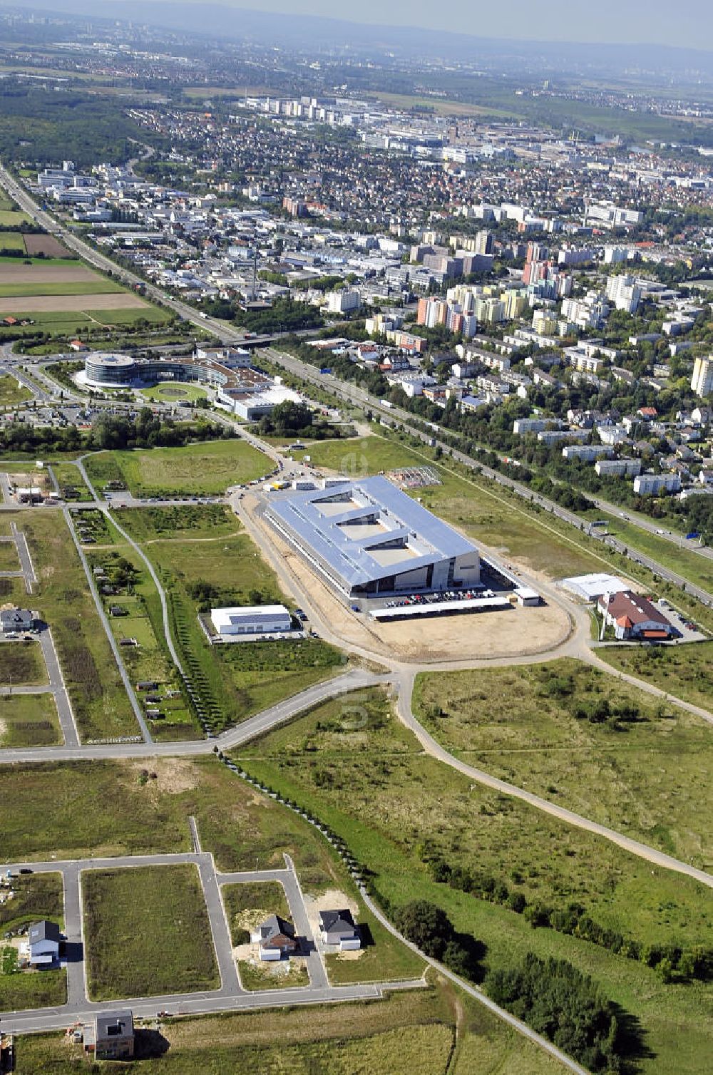 Rüsselsheim von oben - Gewerbepark / Business Park Blauer See Rüsselsheim