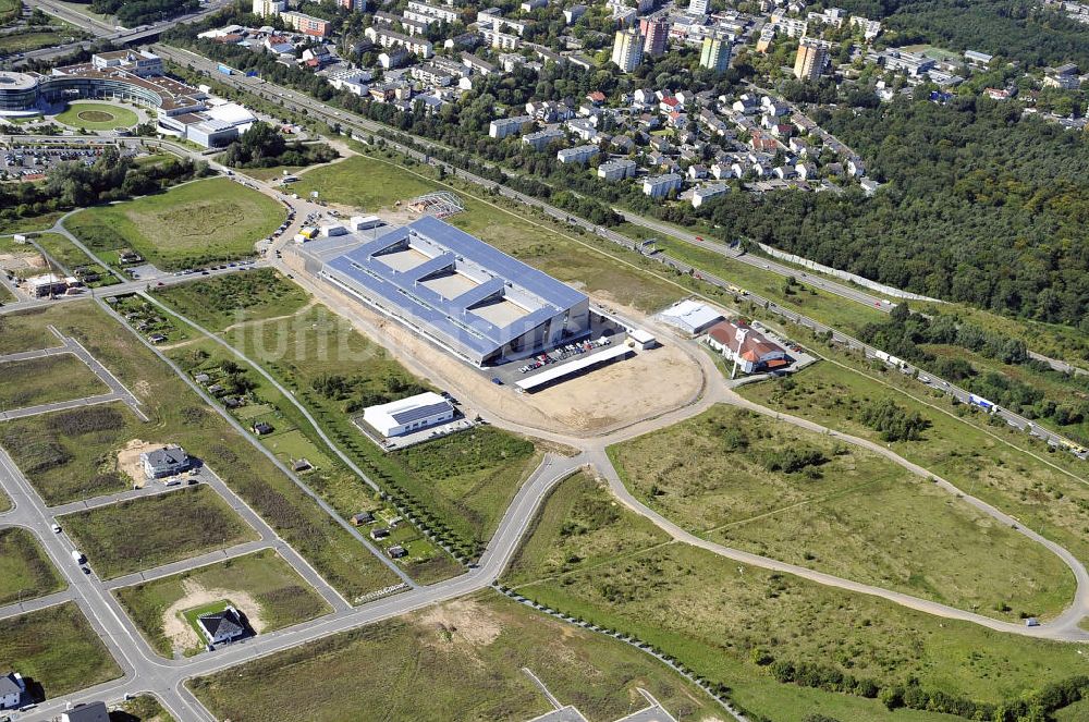 Rüsselsheim von oben - Gewerbepark / Business Park Blauer See Rüsselsheim