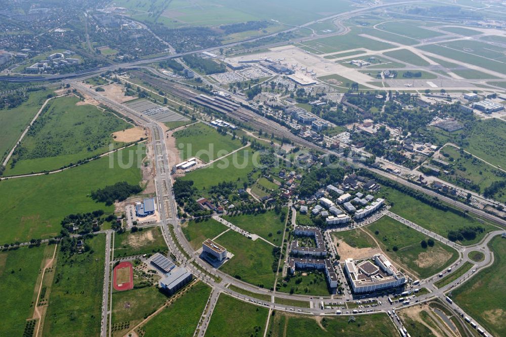 Schönefeld von oben - Gewerbepark am S- und Fernbahnhof Schönefeld