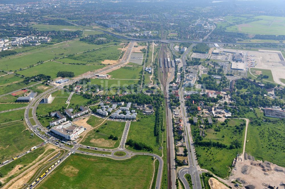 Schönefeld von oben - Gewerbepark am S- und Fernbahnhof Schönefeld