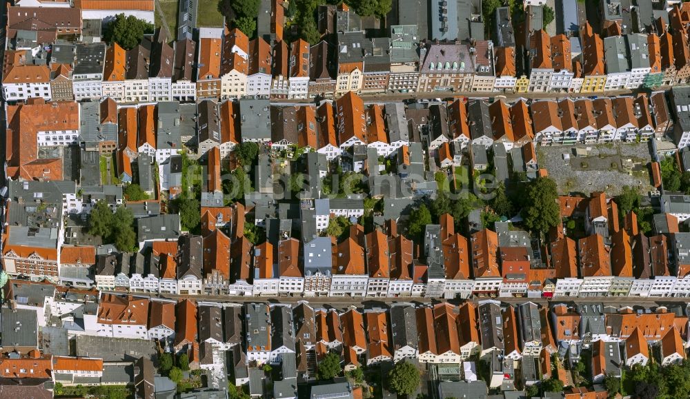 Luftaufnahme Lübeck - Giebelhäuser der Altstadt im Zentrum von Lübeck im Bundesland Schleswig-Holstein