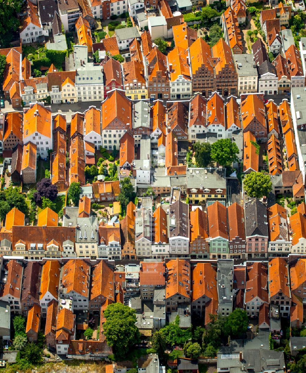 Luftaufnahme Lübeck - Giebelhäuser der Altstadt im Zentrum von Lübeck im Bundesland Schleswig-Holstein