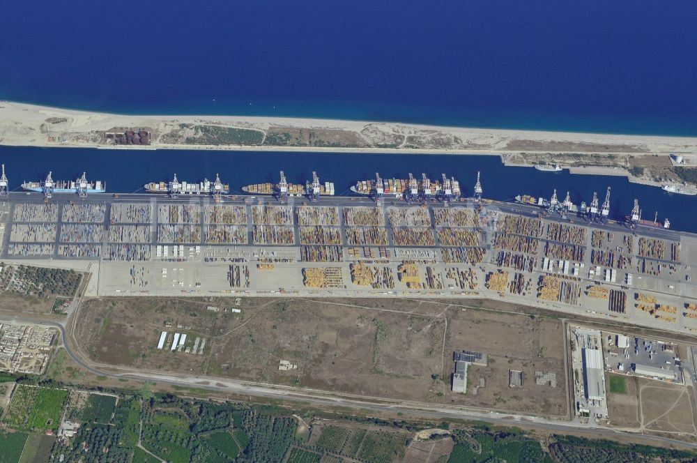 Container Terminal aus der Vogelperspektive: Gioia Tauro Container Terminal in Italien