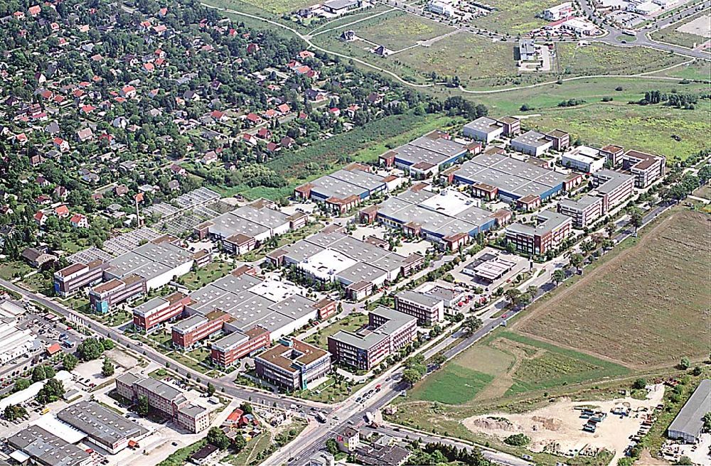 Berlin- Mahlsdorf aus der Vogelperspektive: GIP Gewerbepark an der B1 in Berlin- Mahlsdorf. Ort: Berlin / Mahlsdorf