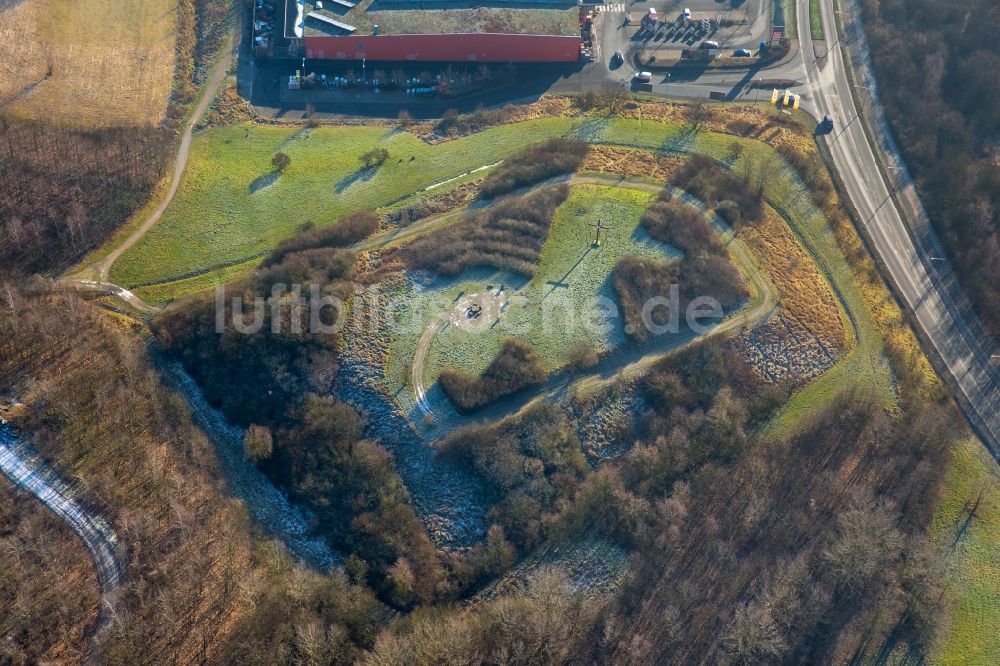 Hamm von oben - Gipfel der bewaldeten Parkanlage Panoramahalde in Hamm im Bundesland Nordrhein-Westfalen