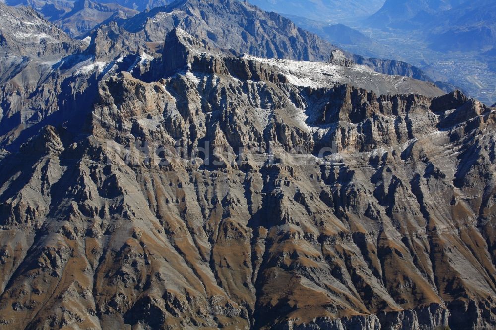 Luftaufnahme Lavey-Morcles - Gipfel Dent de Morcles in den Schweizer Alpen in der Felsen- und Berglandschaft bei Lavey-Morcles im Kanton Vaud, Schweiz