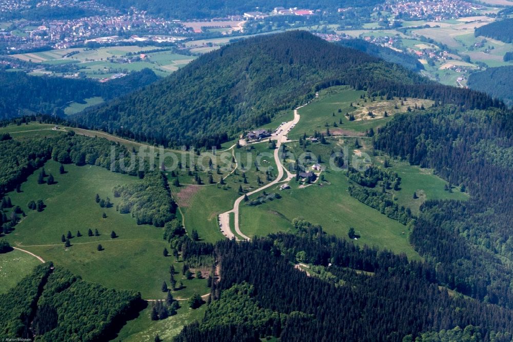 Simonswald aus der Vogelperspektive: Gipfel des Kandel in der Felsen- und Berglandschaft im Ortsteil Sankt Peter in Waldkirch im Bundesland Baden-Württemberg