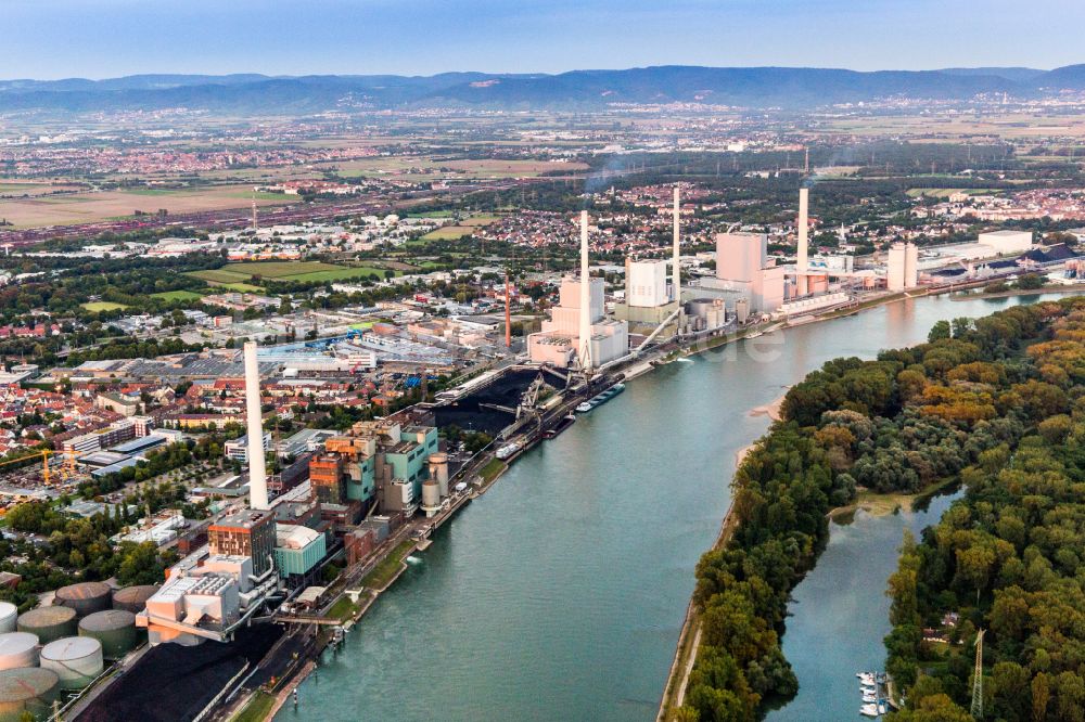 Mannheim aus der Vogelperspektive: GKN Großkraftwerk Mannheim AG am Rhein bei Neckarau in Mannheim im Bundesland Baden-Württemberg, Deutschland