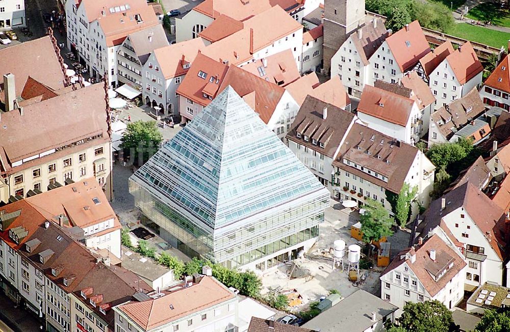 Ulm / Baden Württemberg aus der Vogelperspektive: Glas-Pyramide in Ulm