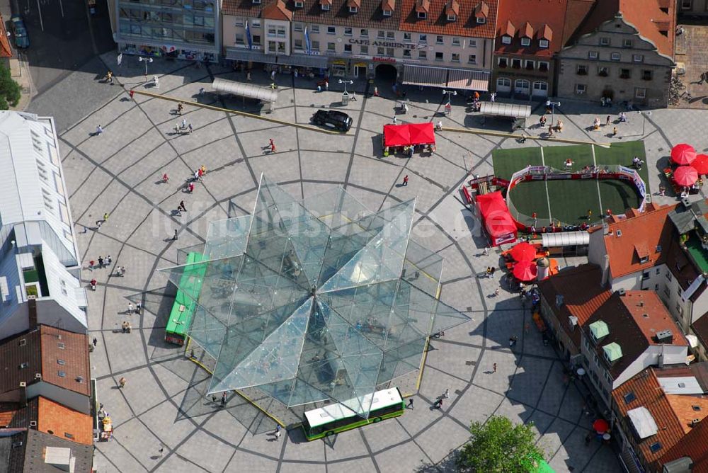 Schweinfurt aus der Vogelperspektive: Glasdachkonstruktion des Busbahnhof Rossmarkt im Stadtzentrum von Schweinfurt