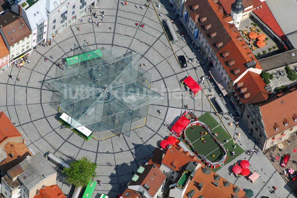 Luftaufnahme Schweinfurt - Glasdachkonstruktion des Busbahnhof Rossmarkt im Stadtzentrum von Schweinfurt